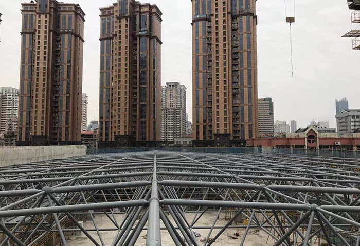 支吊架的支座、管托的滑动导向这些活动部位的结构有什么注意事项